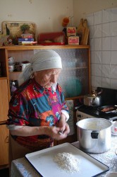 Лоскутина Татьяна Михайловна делает пироги.jpg (48.32 Кб) Просмотров: 4750 Лоскутина Татьяна Михайловна делает пироги.jpg
