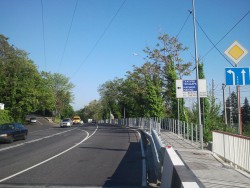 знак и поворот в Лазаревском на Марьино(сразу после моста влево в горку, осторожно на обратном пути - решётки водостока!).jpg (511.9 Кб) Просмотров: 80560 знак и поворот в Лазаревском на Марьино(сразу после моста влево в горку, осторожно на обратном пути - решётки водостока!).jpg